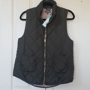 Market & Spruce Quilted vest in Olive/Gold size M